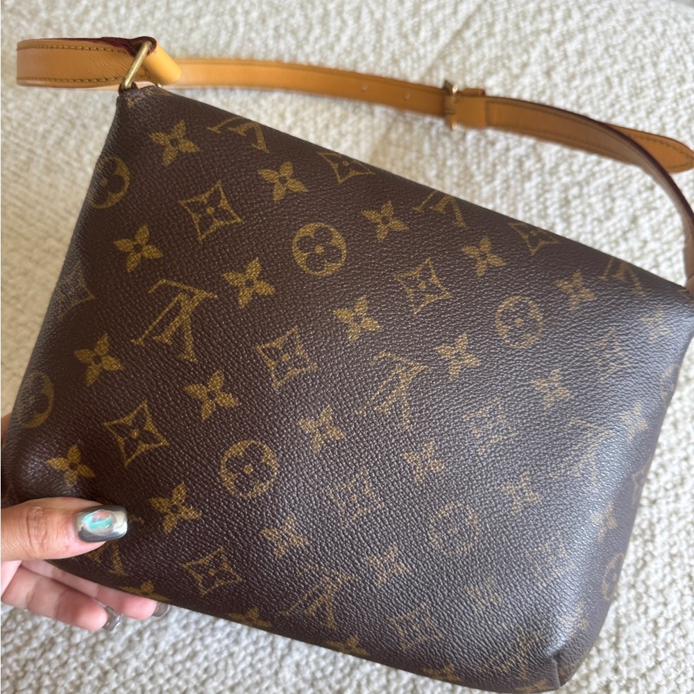 Authentic Louis Vuitton Brown Monogram Shoulder Bag messenger bag - Picture 3 of 9